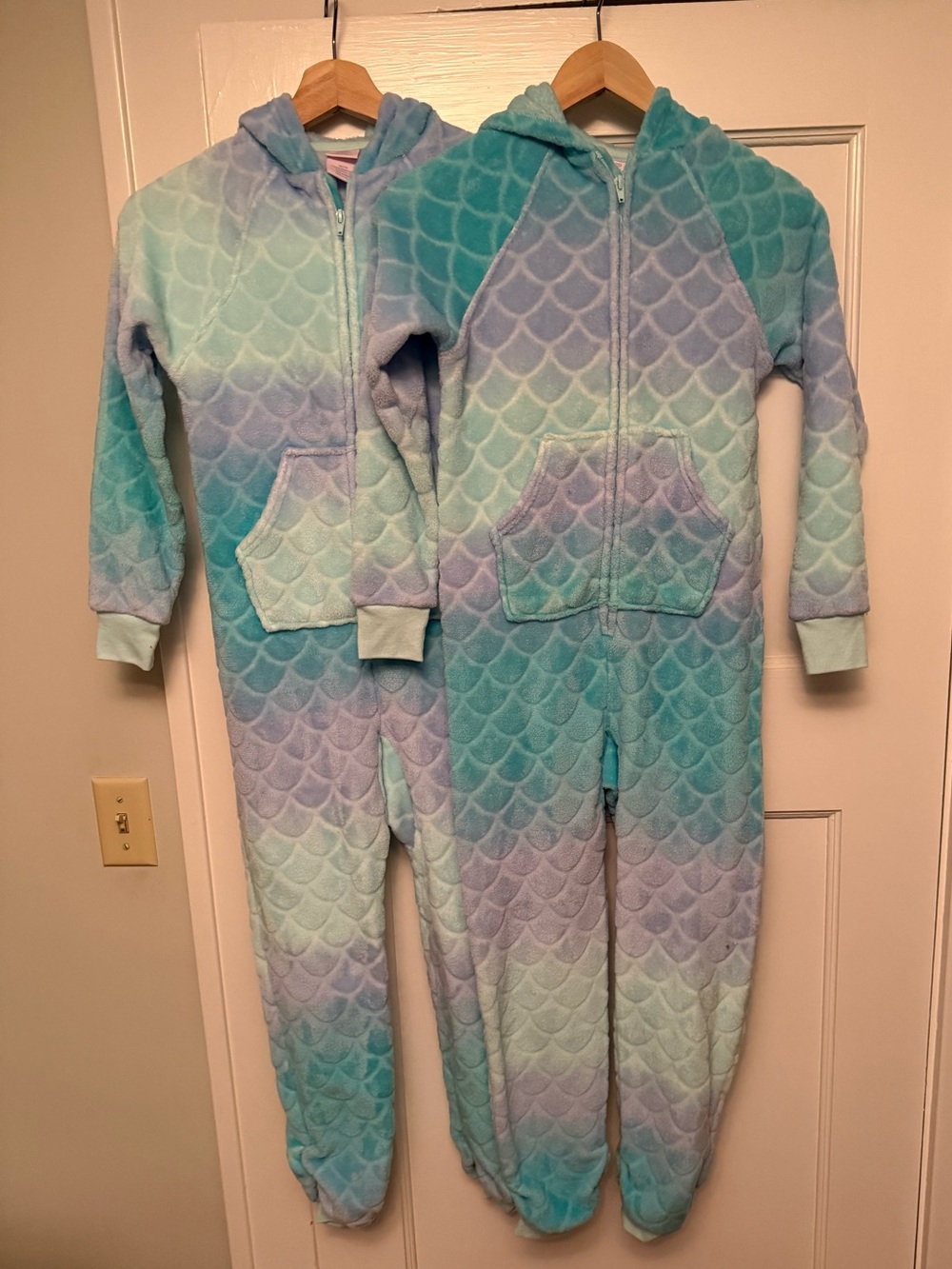 Set of 2 fuzzy full body pajamas size 7/8